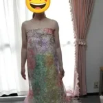 ドレスを着た女性