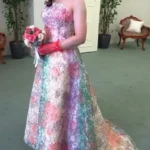 ドレスを着た女性