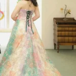 ドレスを着た女性